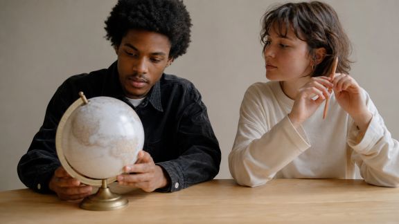 Apprendre deux langues en même temps : mission possible ou déconseillée ?
