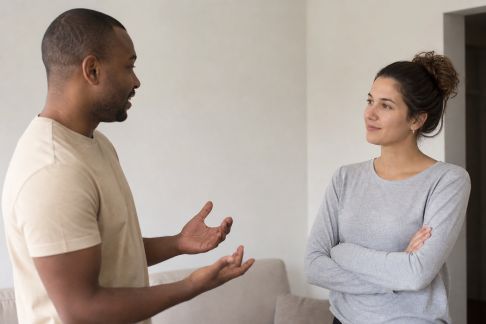 Décoder les gestes et la communication non-verbale dans une langue étrangère