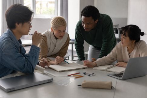 Écoles hybrides : à la croisée des disciplines et des compétences