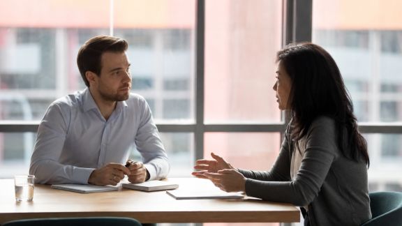Bien préparer une négociation de départ à l’amiable : précautions et conseils