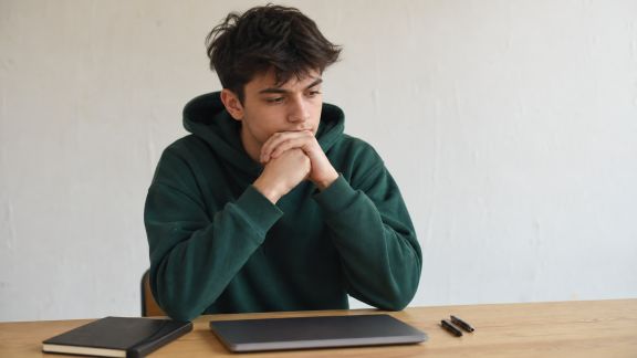 Étudier hors Parcoursup : quelles alternatives pour intégrer une école ?