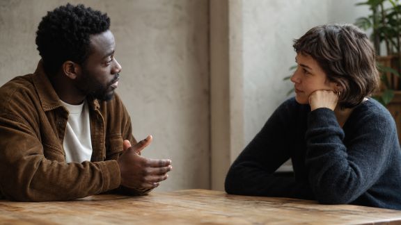 Favoriser l’écoute interculturelle : clés pour mieux comprendre l’autre